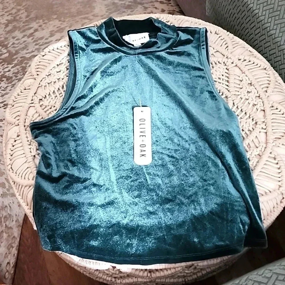 Olive and Oak Velour Evergreen Top